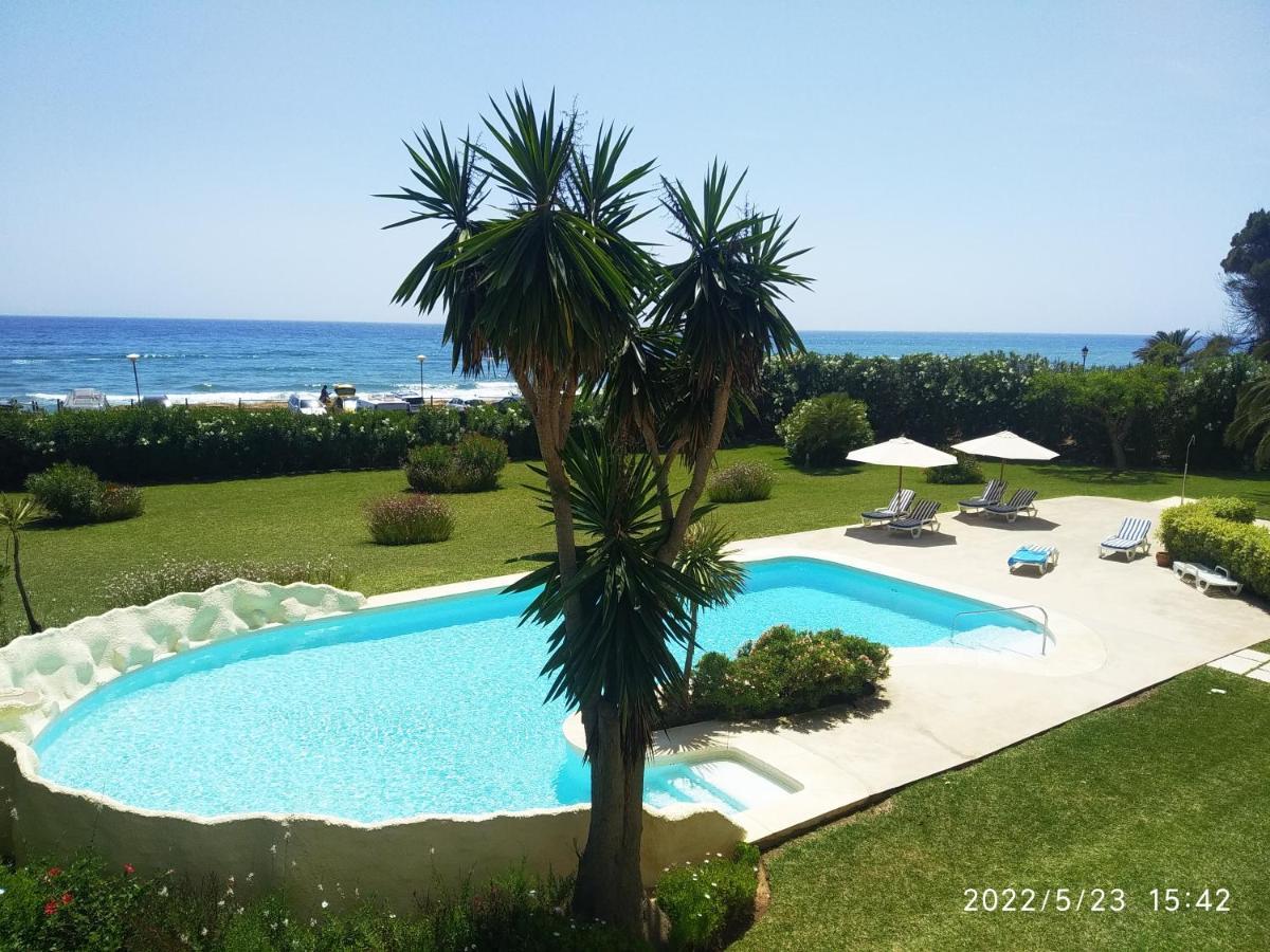 Beachfront Neptuno I, Complex,Views,Pool,Garden, Elviria Marbella Exterior photo
