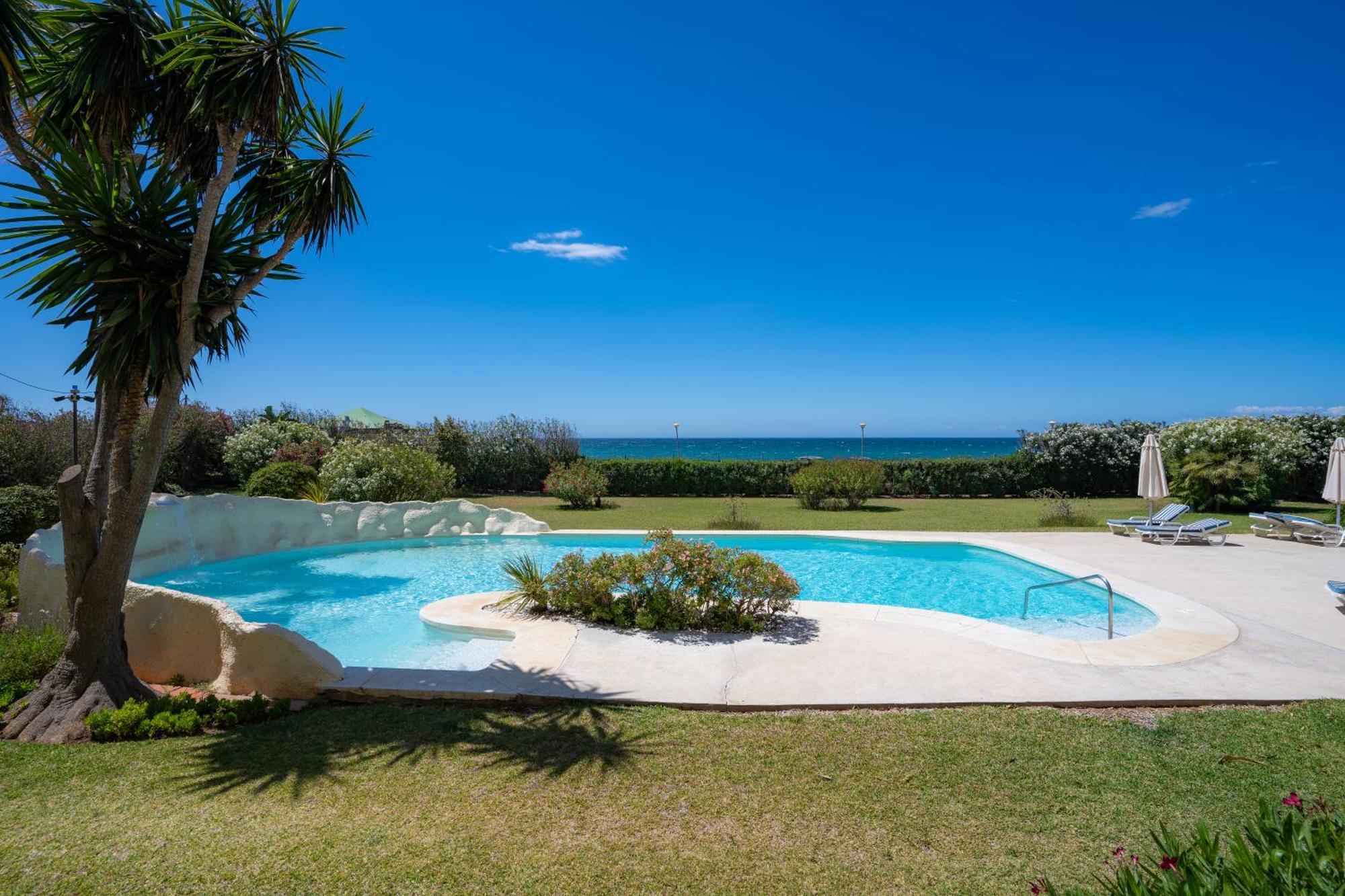 Beachfront Neptuno I, Complex,Views,Pool,Garden, Elviria Marbella Exterior photo
